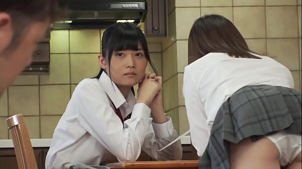 清純そうなJ○が至近距離でプリプリの桃尻見せつけ挑発！？大胆なパンチラとプリ尻誘惑で我慢の限界！？ピチピチJ○のエロ尻であれこれ弄ばれる最高のひととき！【パート2】  