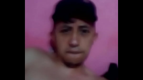 Enga&ntilde;ado se pajea por cam