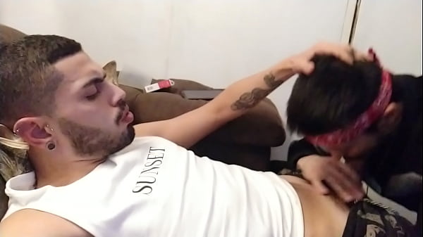 Novinho picudo ganhou mamada do mesti&ccedil;o