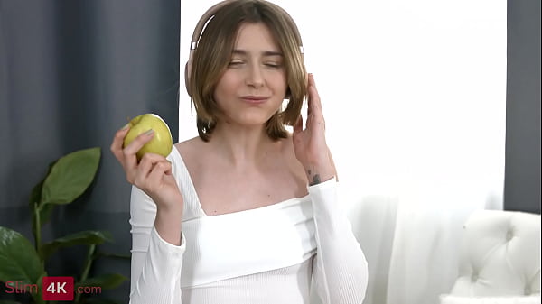 Teen gets real pleasure from anal sex and gets creampie