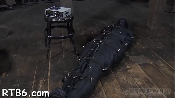 Upside down babe gives oral pleasure  