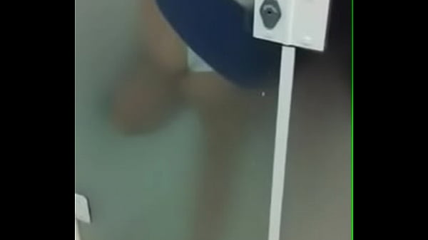 Gianine fudendo no banheiro