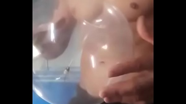 Sarado fodendo a camisinha