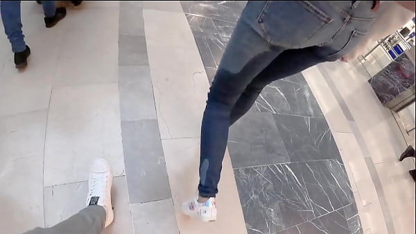 Katty WETTING jeans and pee in the Shopping mall