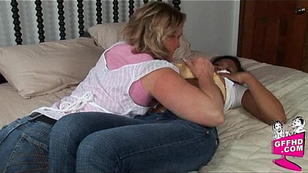 Girls having fun 0196