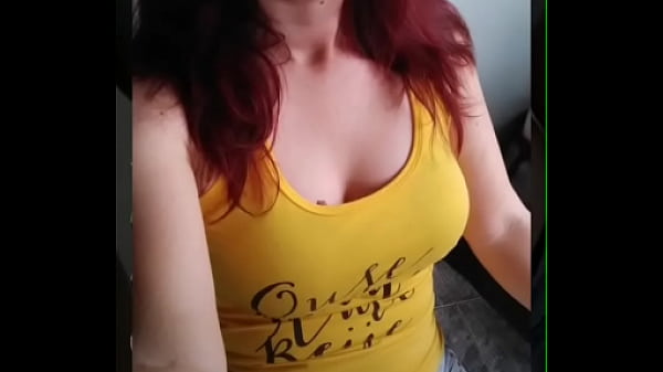 Chica de lunares muestra sus tetas en badoo  