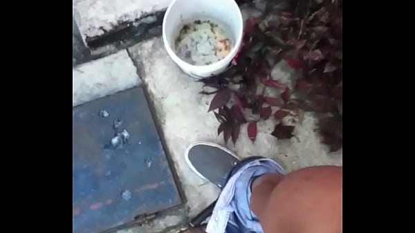 Jal&aacute;ndomela en casa abandonada