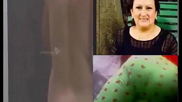 Espiando a mi t&iacute;a mientras se seca su cuerpo rico