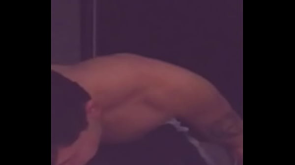 Termina la fiesta alocada y tras la peda el novio de mi mejor amiga me folla