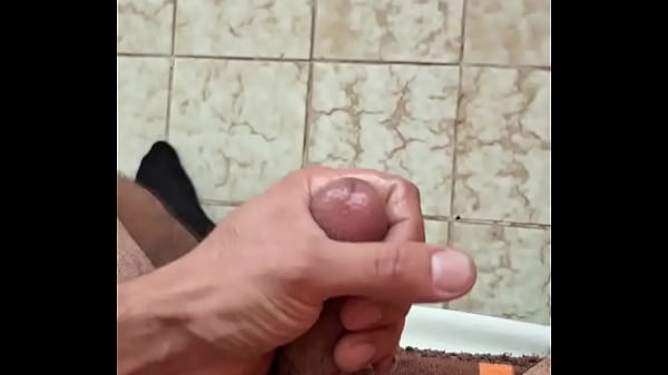 Que rico me la jalo fantaseando con mi mam&aacute; y mi hermana