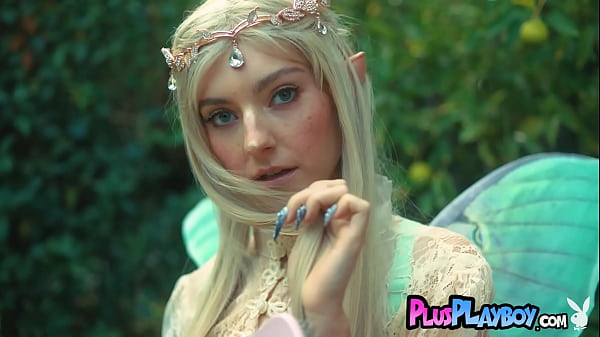 Big tits blonde babe Eva Elfie exposed her beautiful body and posed as a hot elf  