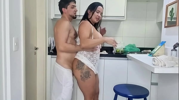 Milf safada seduzindo o filho do patr&atilde;o