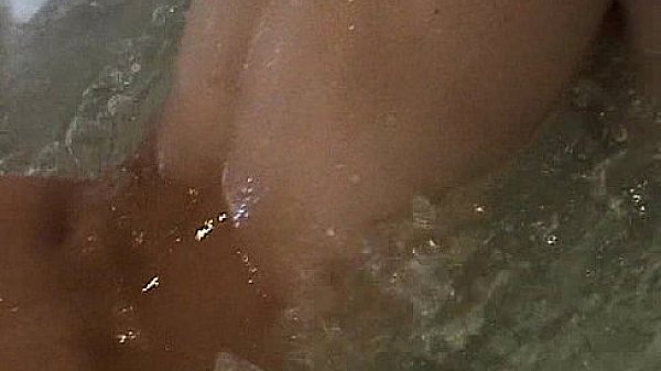 HellisabethQueen teen brunette take a bath