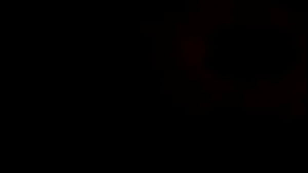 Meu primo ganhou uma mao amiga assistindo netflix  