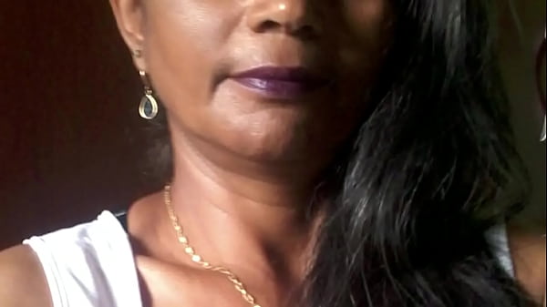 Mulher que trai seu marido pelo telegram.  