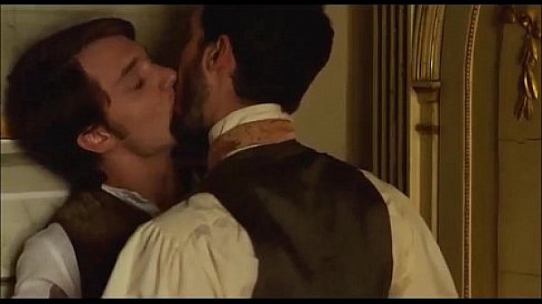 &Agrave;lex Batllori desnudo y beso gay (Stella Cadente)