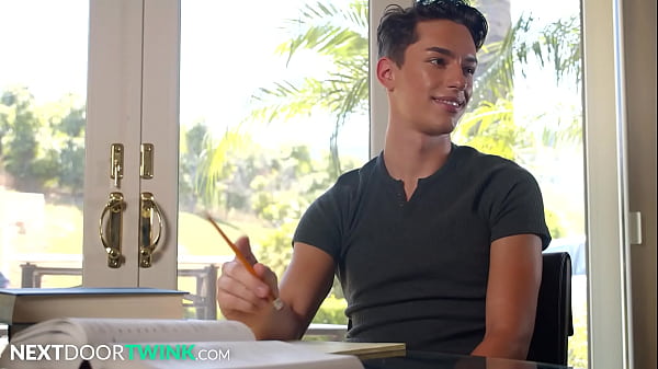 Twink Hayden Brier Nailed By Sexy Tutor  