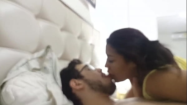 Latina deseando ser penetrada por su mejor amigo cuando su novio est&aacute; en New York United States