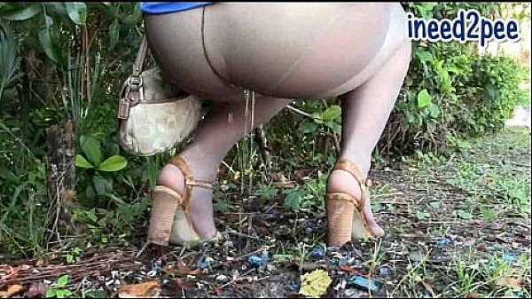 Candi Apple is wetting her pants!  