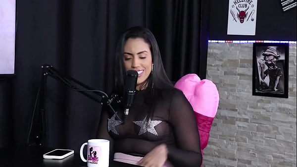 A experi&ecirc;ncia dela com anal em um gang bang, e uma situa&ccedil;&atilde;o na praia... - Karen Bessa (SHEER/RED)