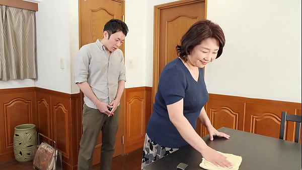 同居を申し出てくれた娘夫婦のおかげで夫に先立たれた淋しさは薄れてきた。だが捌け口を失った欲望は膨らんでいくばかり&hellip;。桜はオナニーで体を慰める日々を送っていた。指じゃ物足りない。やっぱり肉棒が欲しい。そう思うほどにオナニーはより大胆に、より過激になっていく。