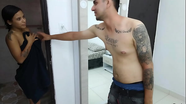 LA CACHONDA DE MI HIJASTRA  SE METE EN MI HABITACION SOLO PARA QUE LE DE UNA BUENA PORCION DE POLLA Y LO CHUPA GENIAL 