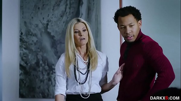 Milf India Summer is getting so horny as her milf pussy is so fucking wet  