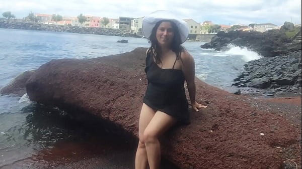 Curvy Lady Dresses up in Sexy Clothes, Masturbates on the Beach and Photoshoot  