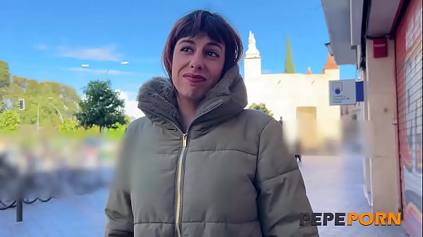 Amateur redhead Nora is going to give us an amazing lesson on sex and FISTING!