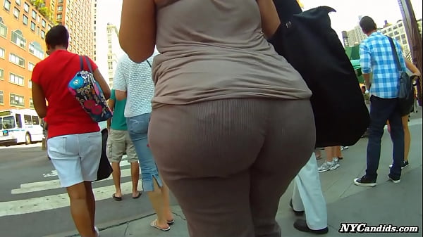 Latina booty walking