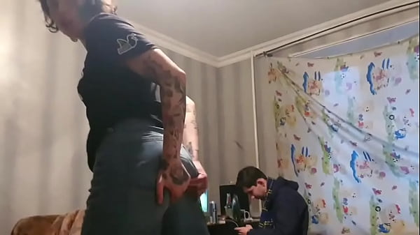 Streamer Polina Face shows her vagina to her friends streamers and masturbates for them admiringly