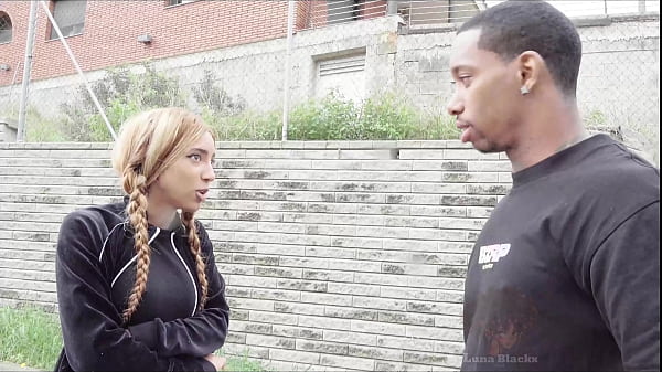 Latina teen buscando pollas por la calle // LunaBlackx x Jesus Reyes