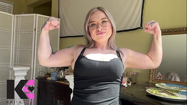 Watch Me Flex These Arms & Ass in Slow-Motion  