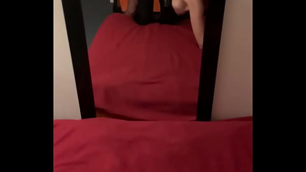 Le como la cola y se la lleno de leche. 