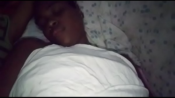 Se calienta y se mete los dedos 