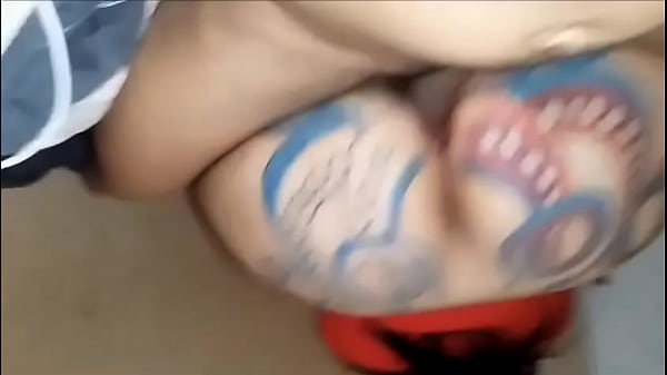 Mi novio me graba teniendo sexo y Me folla hasta hacerme bajar el periodo con su gran guevo hasta que me deja llena de leche bien rico creampie