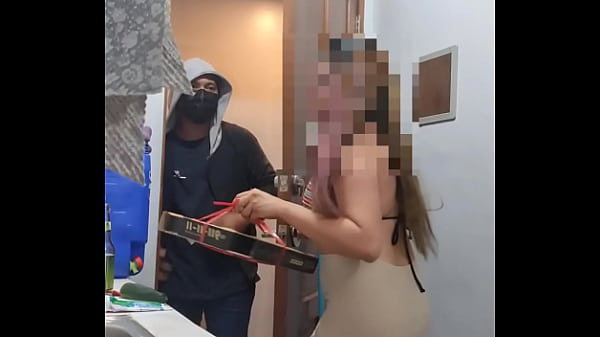 Mommy, another pizza delivery guy didn't expect me to offer my pussy instead of paying - Pinay Lovers Ph