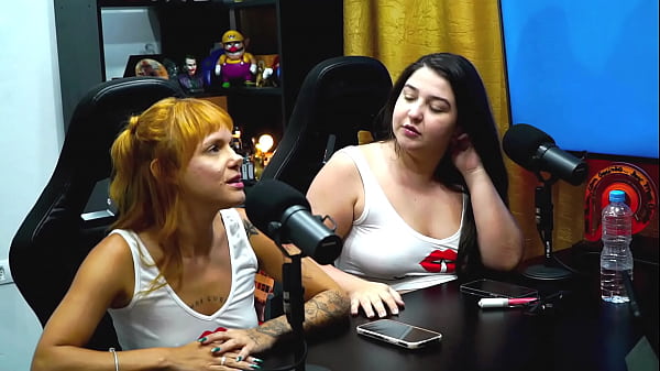 Flora Vip ficou t&atilde;o a vontade no Podcast, que tirou os peitos pra fora, o Ruan mostrou o Pau pra ela! - Podcast P&aacute;pum no Barraco!  