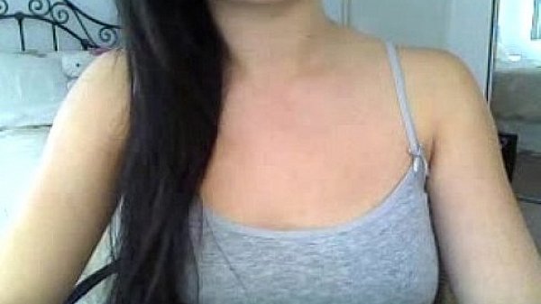 Cute cam babe strips and uses glass dildo in tight hole