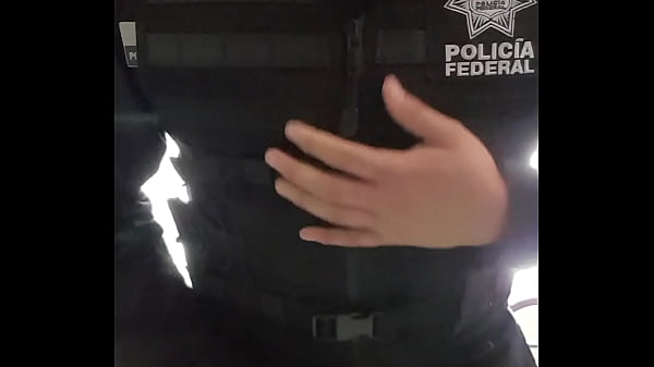 Policia federal masturbandose en casa  