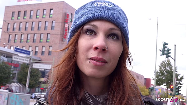 GERMAN SCOUT - ZARTES TEEN LANA MIT LANGEN SCHAMMLIPPEN BEI MODEL JOB ANAL GEFICKT  