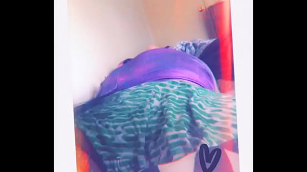 Xochtli shows us her cute little pudgy feet in morning s.