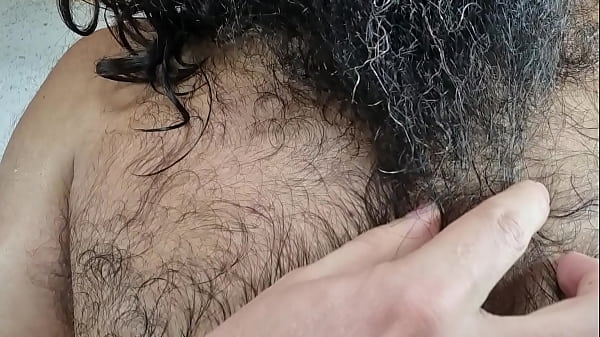 Peludo Rotss suadinho depois correr na trilha