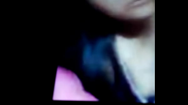 Hier eine geile Show am Handy meiner sexy Frau