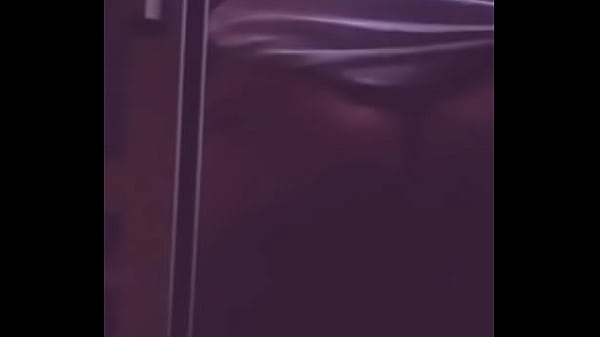 amigo y yo Follamos a escondidas mientras mi novia duerme luego de llegar de la fietsa