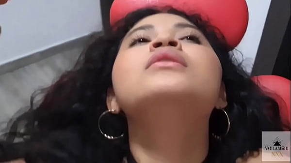 Le hago sentir mi polla en su boca para despertarla y follar a la compa&ntilde;era de mi novia (corrida en su boquita)  