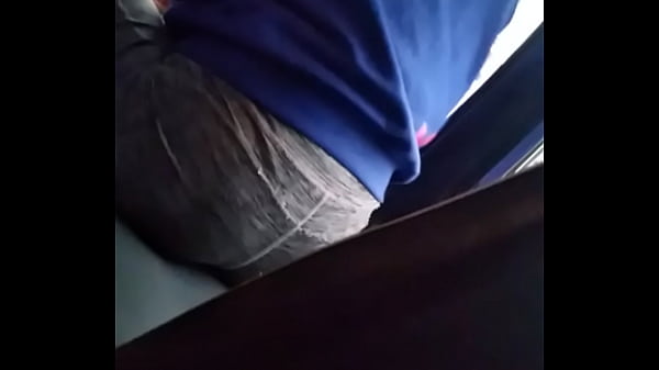 Hermoso culito en combi de Lima  