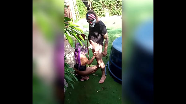 linda sapeca molhada ninfeta