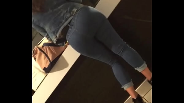 Culazo de la chuecona en Ripley 2  