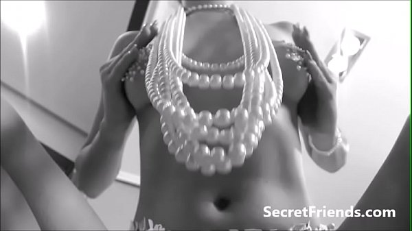 Amazing erotic live show with sexy pearls